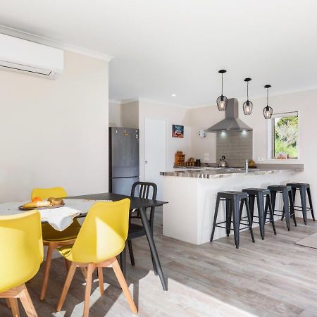 Modern Beach Break - Waihi Beach Holiday Home ภายนอก รูปภาพ