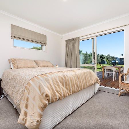 Modern Beach Break - Waihi Beach Holiday Home ภายนอก รูปภาพ