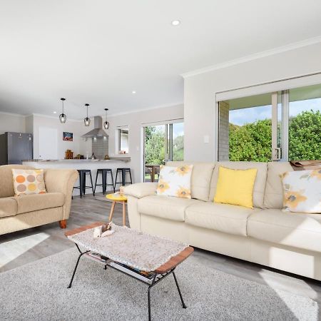 Modern Beach Break - Waihi Beach Holiday Home ภายนอก รูปภาพ