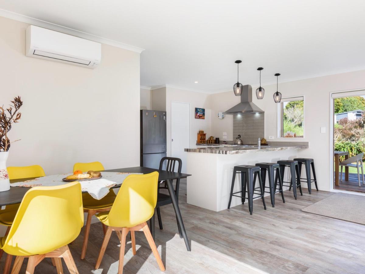 Modern Beach Break - Waihi Beach Holiday Home ภายนอก รูปภาพ
