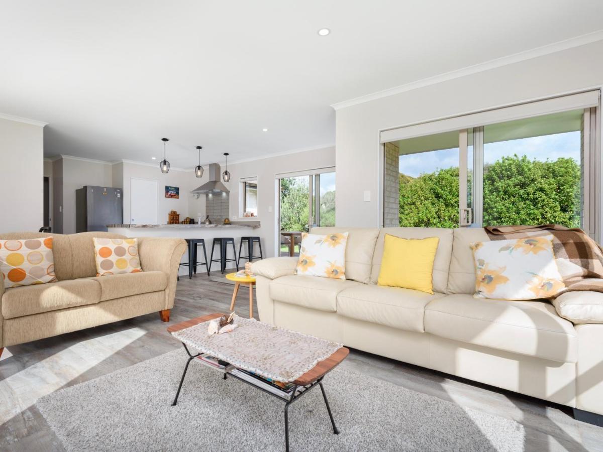 Modern Beach Break - Waihi Beach Holiday Home ภายนอก รูปภาพ
