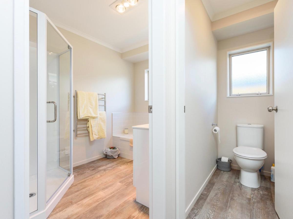 Modern Beach Break - Waihi Beach Holiday Home ภายนอก รูปภาพ